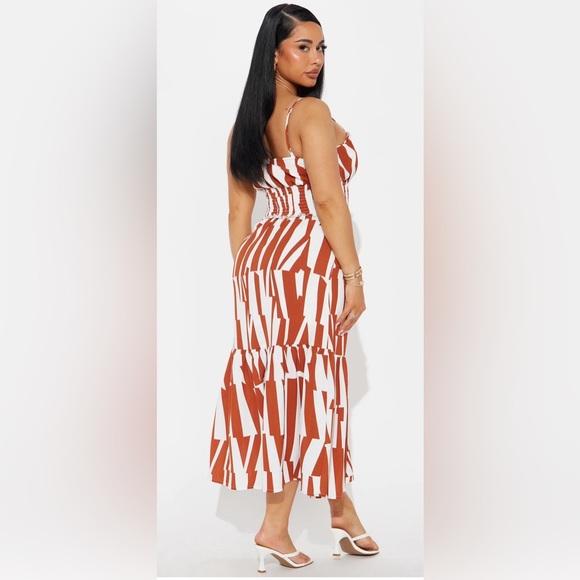 🧡 Fashion Nova Rust and White Patterned Maxi Dress 🧡 - Picture 2 of 5